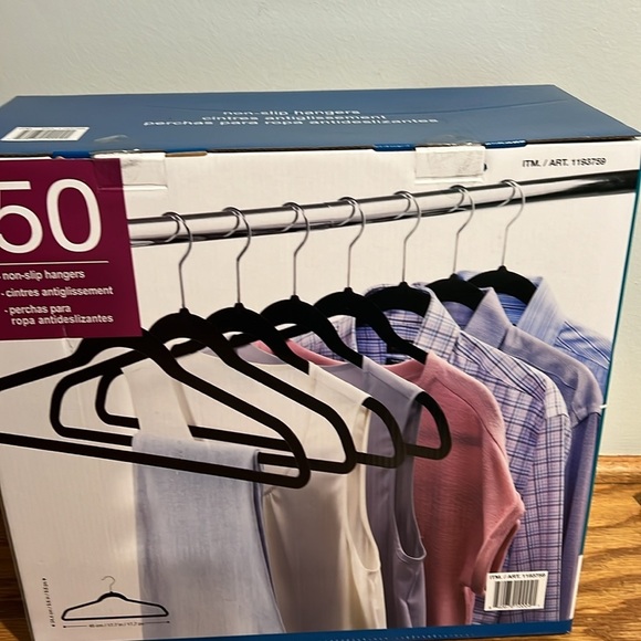 50 Pack Non-Slip Velvet Hangers - Picture 2 of 9